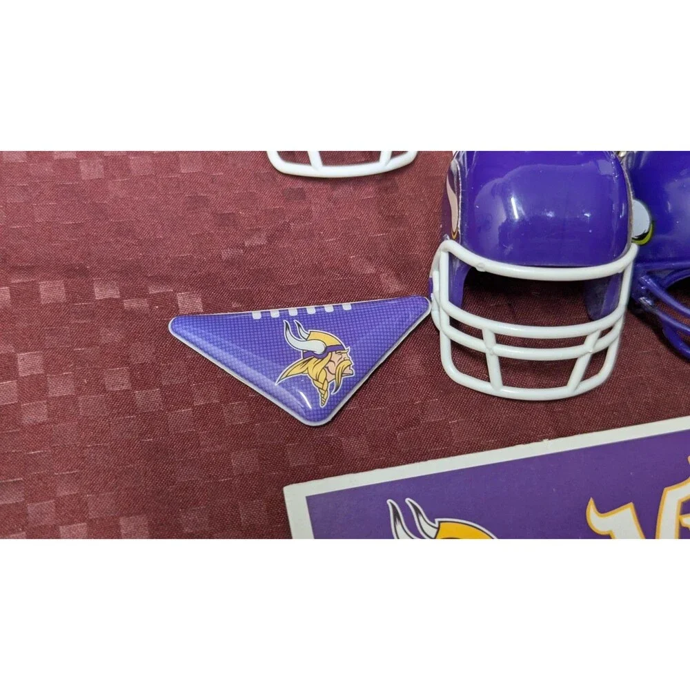 Minnesota Vikings Lot Of 18, Stickers, Mini Helmets, Necklaces And Keychain